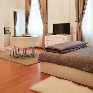 ékszerdoboz A Budai Vár Alatt , Budapest Ungheria